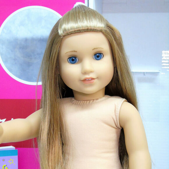 American Girl DOLL MCKENNA In Meet Outfit 2 Book GOTY 2012 Gymnastics Bag BOX! - Picture 4 of 12